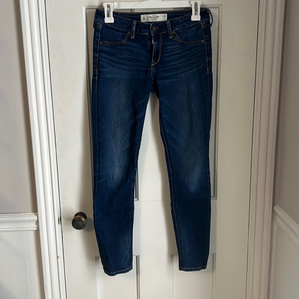 Abercrombie and Fitch size 2 dark wash skinny jeans